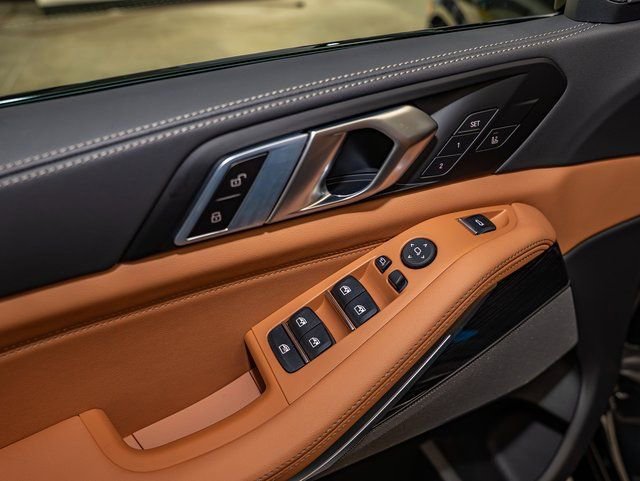 2026 BMW X5 M60i - Photo 14
