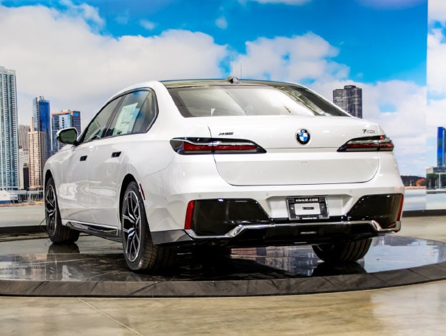 2026 BMW 7 Series 740i - Photo 9