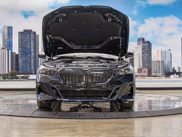 2026 Bmw 550e xDrive photo 4