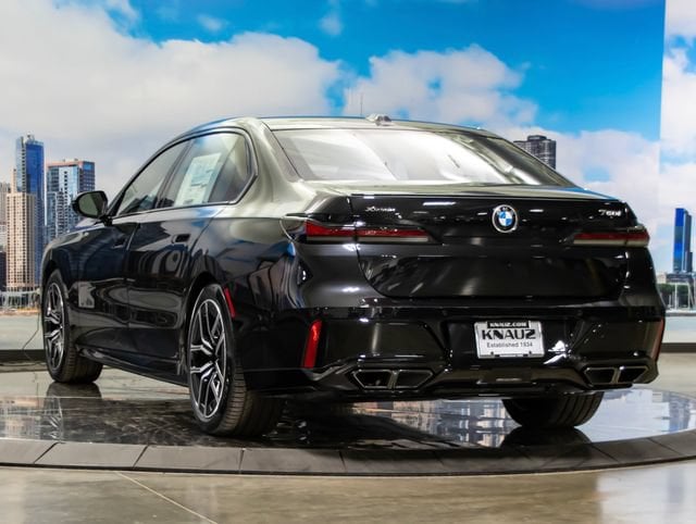 2026 BMW 7 Series 760i - Photo 9