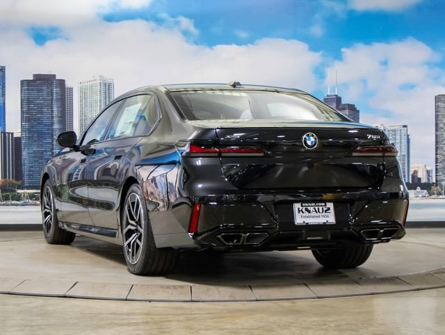 2026 BMW 7 Series 760i - Photo 9