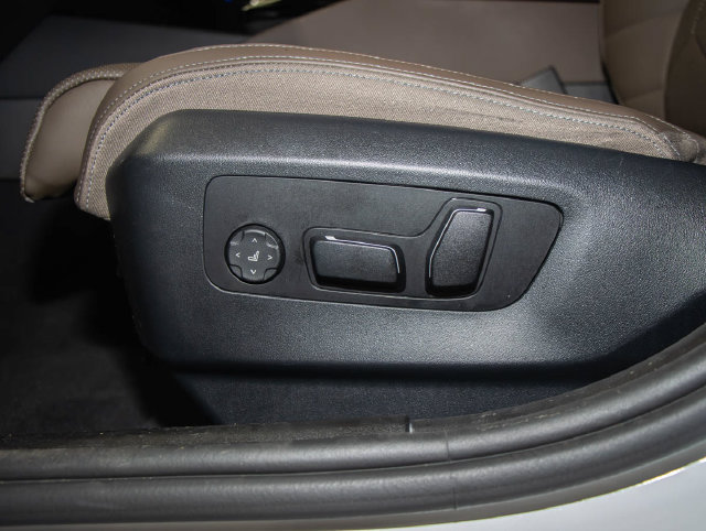 2024 BMW i5 M60 - Photo 13