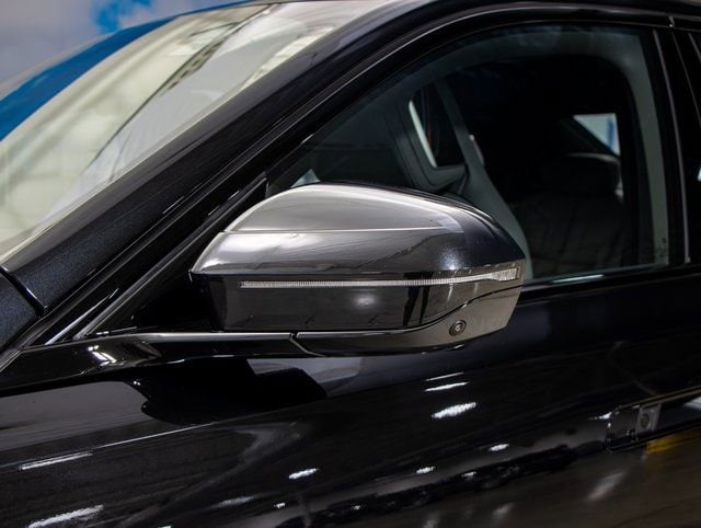 2025 BMW 7 Series 750e - Photo 10