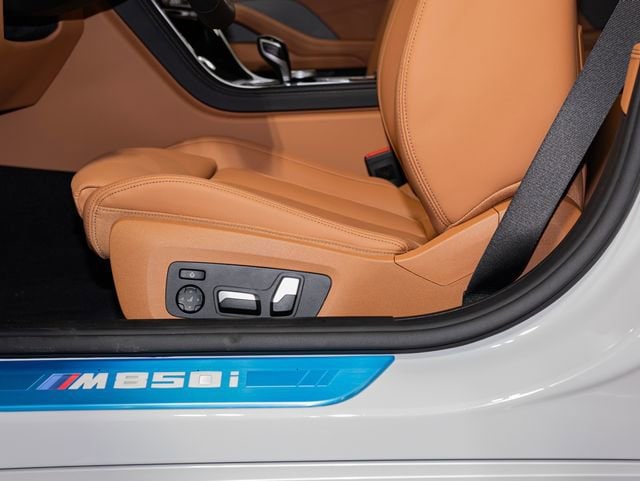2026 BMW 8 Series M850i - Photo 15