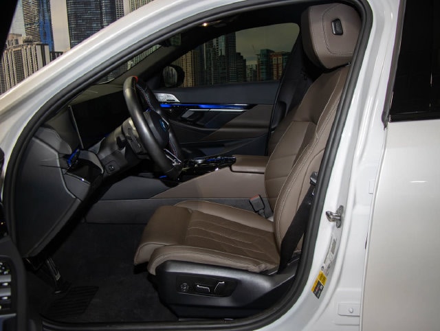 2024 BMW i5 M60 - Photo 18