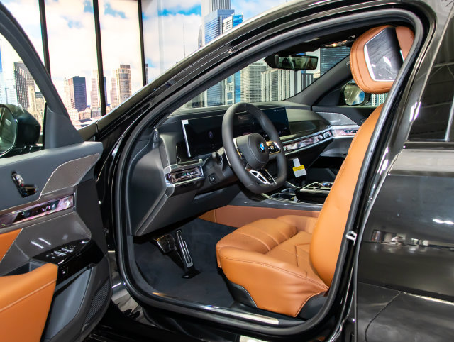 2026 BMW 7 Series 760i - Photo 13