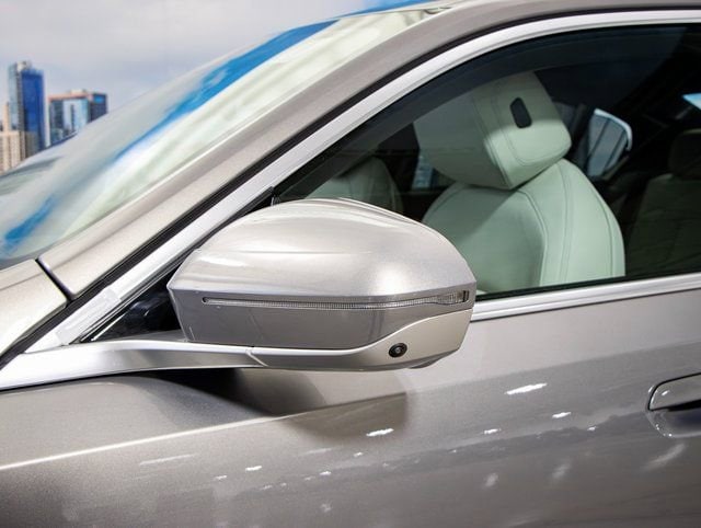 2025 BMW 5 Series 530i - Photo 10