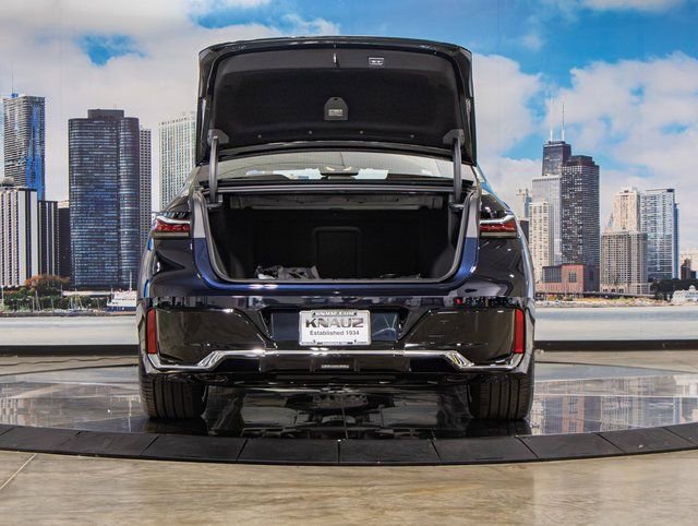 2026 BMW 7 Series 750e - Photo 12