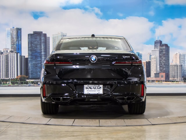 2026 BMW 7 Series 760i - Photo 10