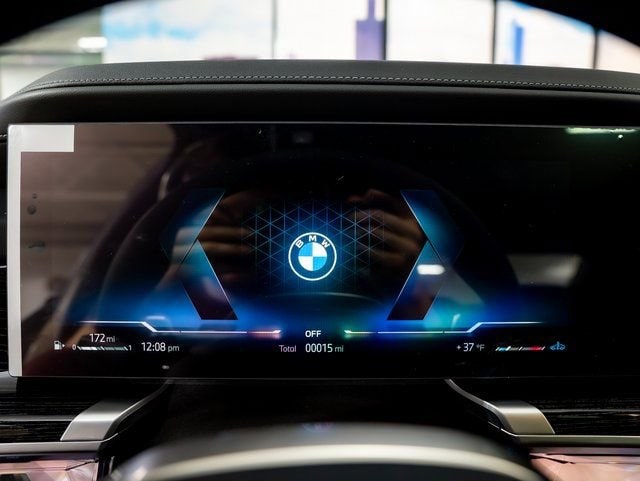 2026 BMW 7 Series 740i - Photo 17