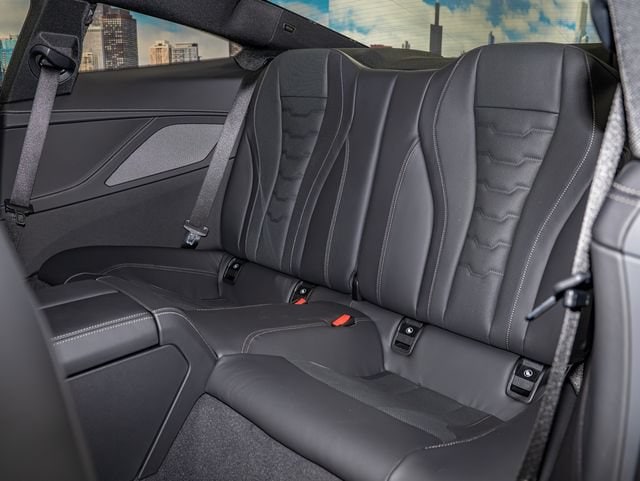 2026 BMW 8 Series M850i - Photo 22