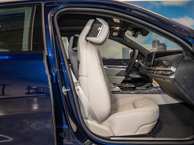 2026 BMW 7 Series 740i - Photo 21