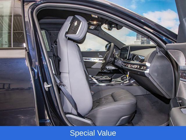 2025 BMW 7 Series 760i - Photo 21