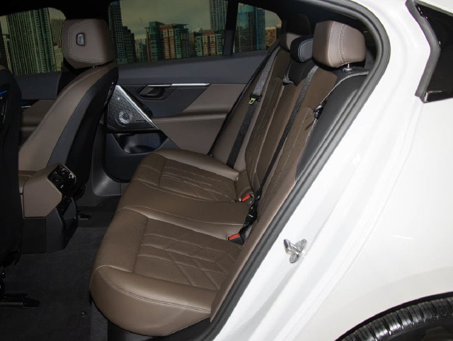 2024 BMW i5 M60 - Photo 20