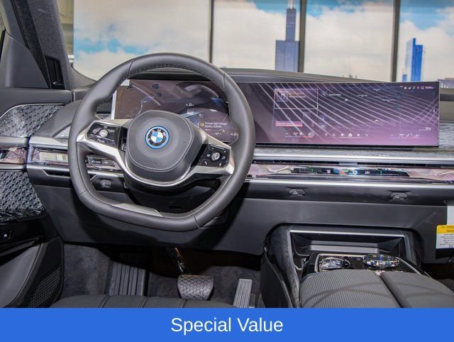 2025 BMW i7 60 - Photo 17