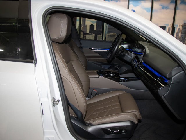 2024 BMW i5 M60 - Photo 19