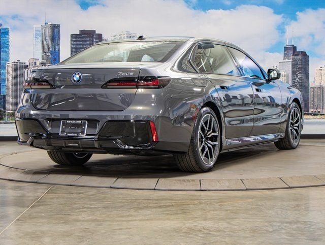 2026 BMW 7 Series 750e - Photo 8