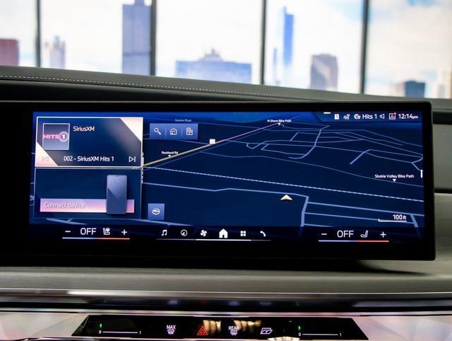 2026 BMW 7 Series 750e - Photo 18
