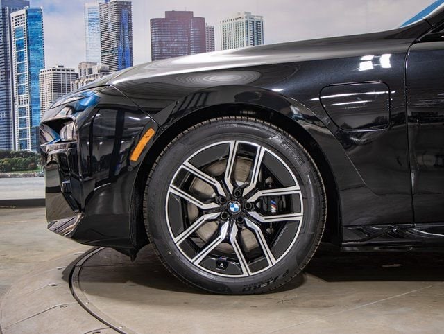 2025 BMW 7 Series 750e - Photo 7