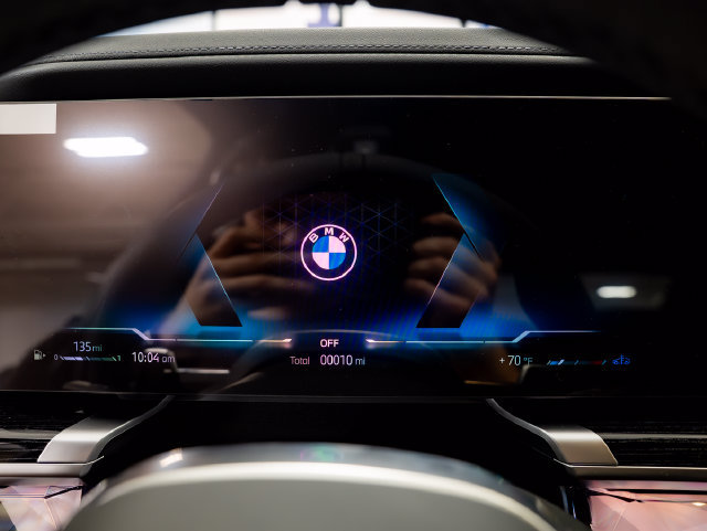 2026 BMW 7 Series 760i - Photo 16