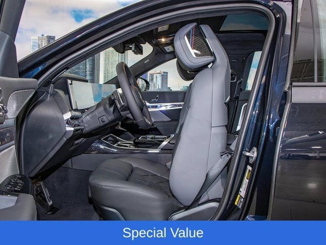 2025 BMW 7 Series 750e - Photo 21