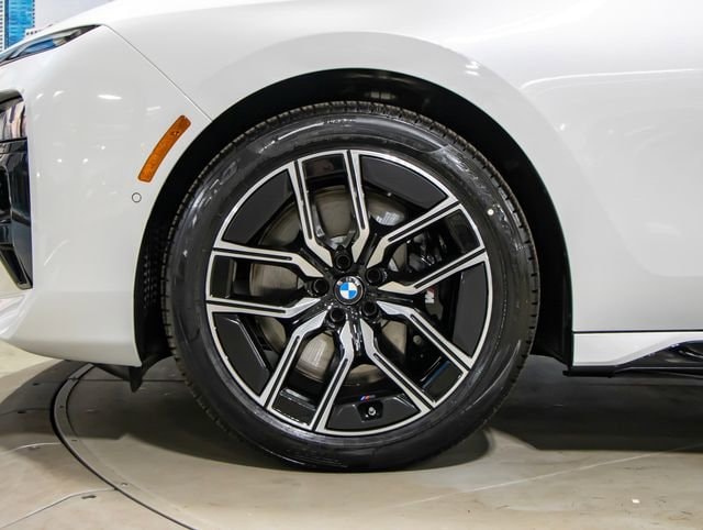 2026 BMW 7 Series 740i - Photo 7