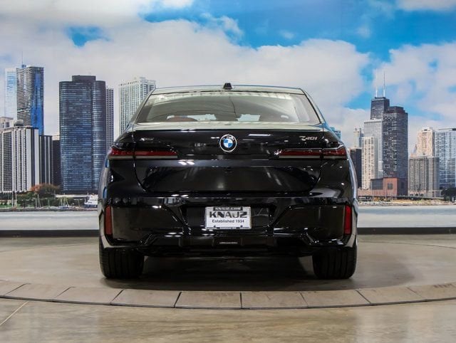 2025 BMW 7 Series 740i - Photo 11