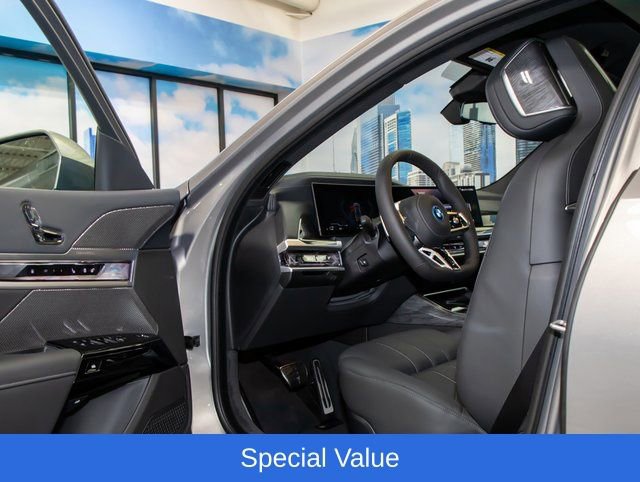 2025 BMW 7 Series 750e - Photo 13