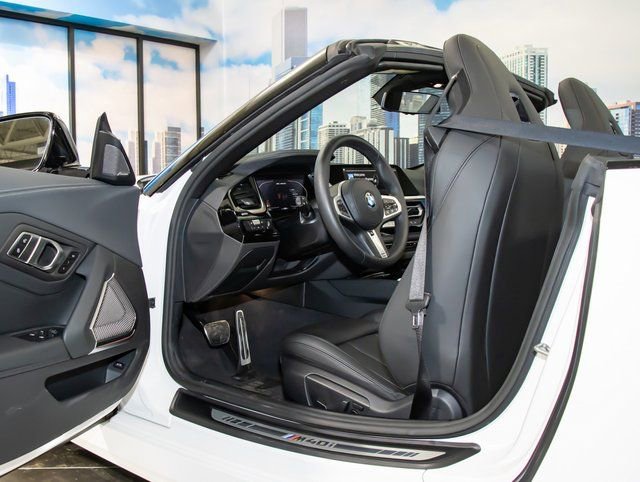 2026 BMW Z4 M40i - Photo 15