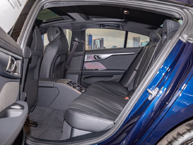2026 BMW 8 Series M850i - Photo 22