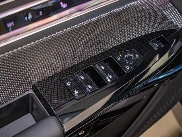 2025 BMW 7 Series 750e - Photo 15