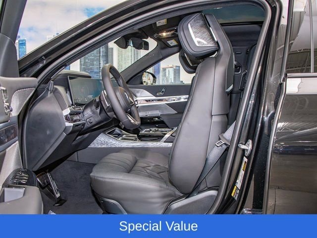2025 BMW 7 Series 750e - Photo 21