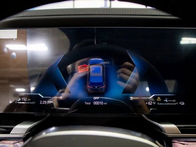 2025 BMW 7 Series 750e - Photo 18