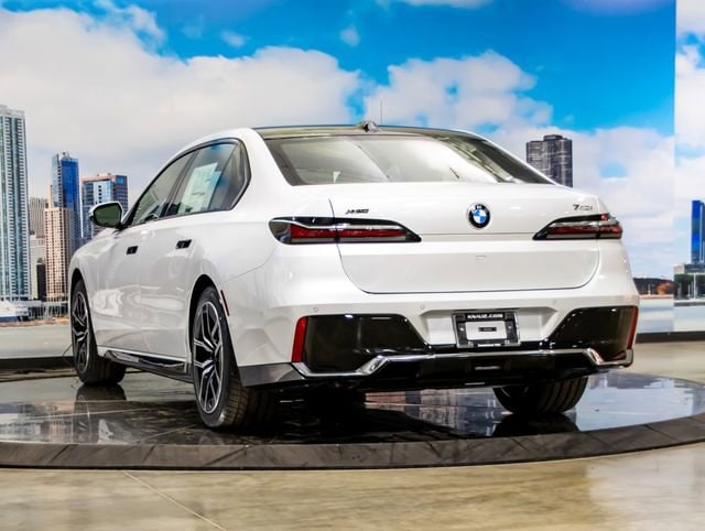 2026 BMW 7 Series 740i - Photo 9