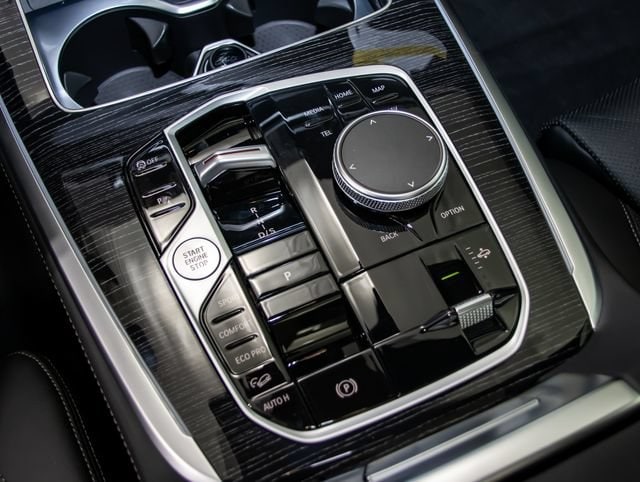 2027 BMW X7 40i - Photo 17