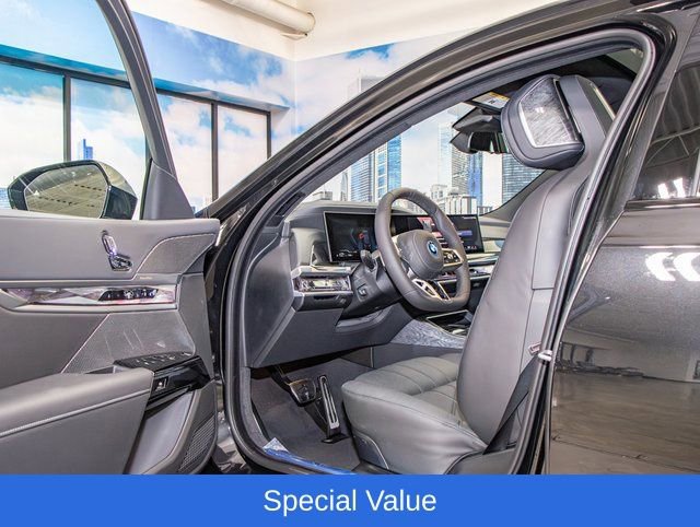 2025 BMW 7 Series 750e - Photo 13