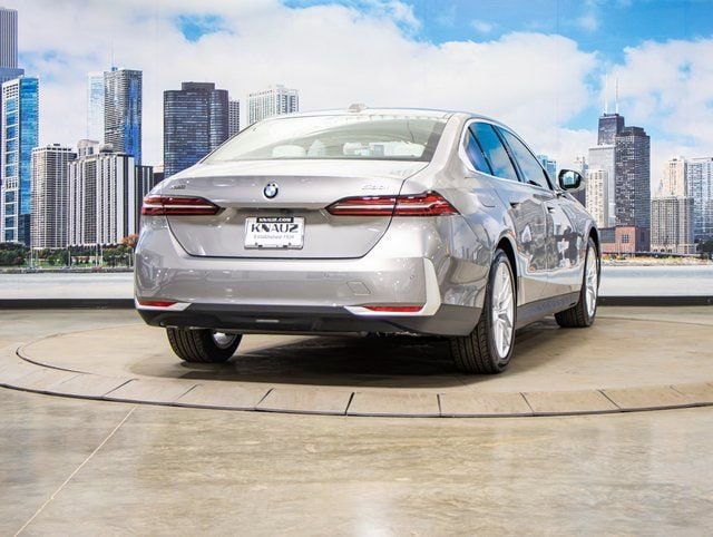 2025 BMW 5 Series 530i - Photo 8
