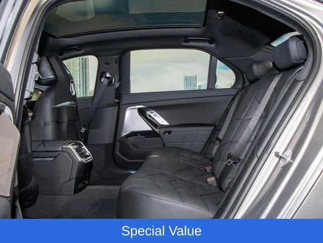 2025 BMW 7 Series 750e - Photo 23