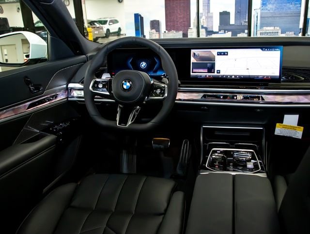 2026 BMW 7 Series 740i - Photo 17