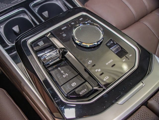 2026 BMW 7 Series 750e - Photo 19