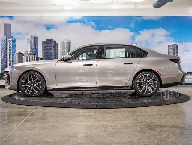 2026 BMW 7 Series 740i - Photo 6