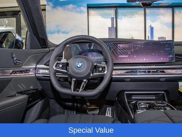 2025 BMW 7 Series 750e - Photo 17