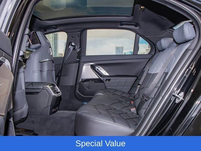 2025 BMW 7 Series 750e - Photo 23