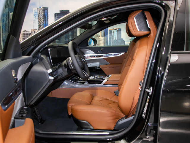 2026 BMW 7 Series 760i - Photo 21