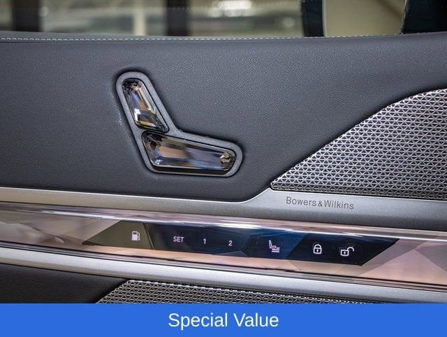 2025 BMW 7 Series 750e - Photo 14