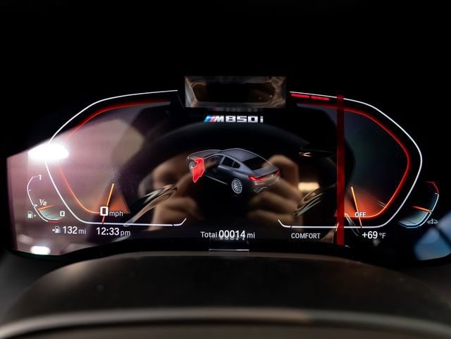 2026 BMW 8 Series M850i - Photo 18