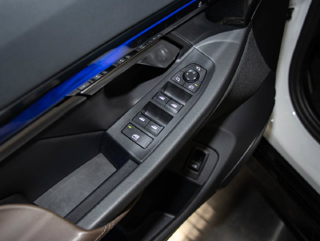 2024 BMW i5 M60 - Photo 12