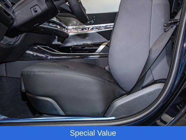 2025 BMW 7 Series 750e - Photo 16