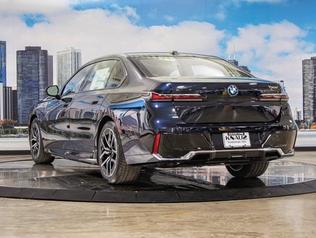 2026 BMW 7 Series 750e - Photo 9