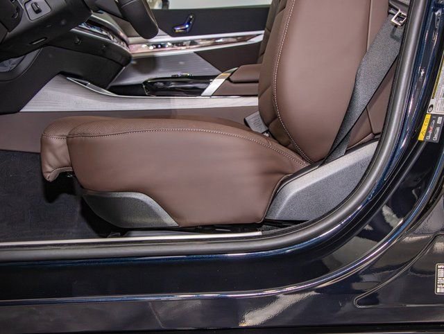 2026 BMW 7 Series 750e - Photo 15